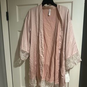 Flora Nikrooz Blush Lace Trim Robe NWT